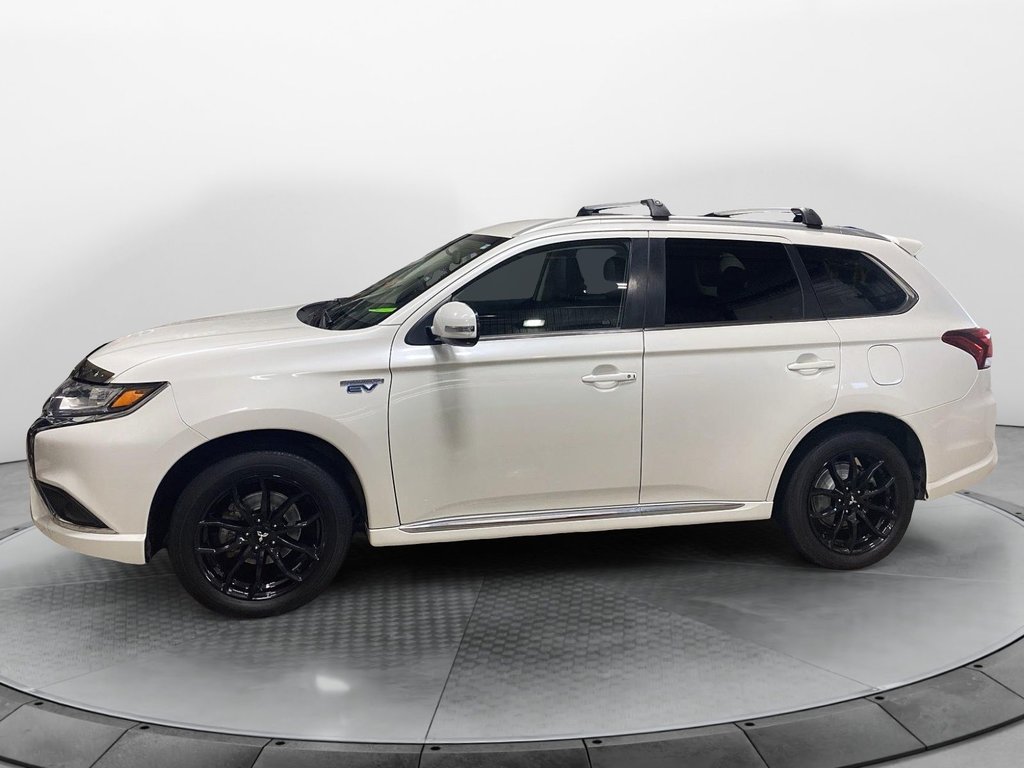 2022 Mitsubishi OUTLANDER PHEV in Chicoutimi, Quebec - 5 - w1024h768px