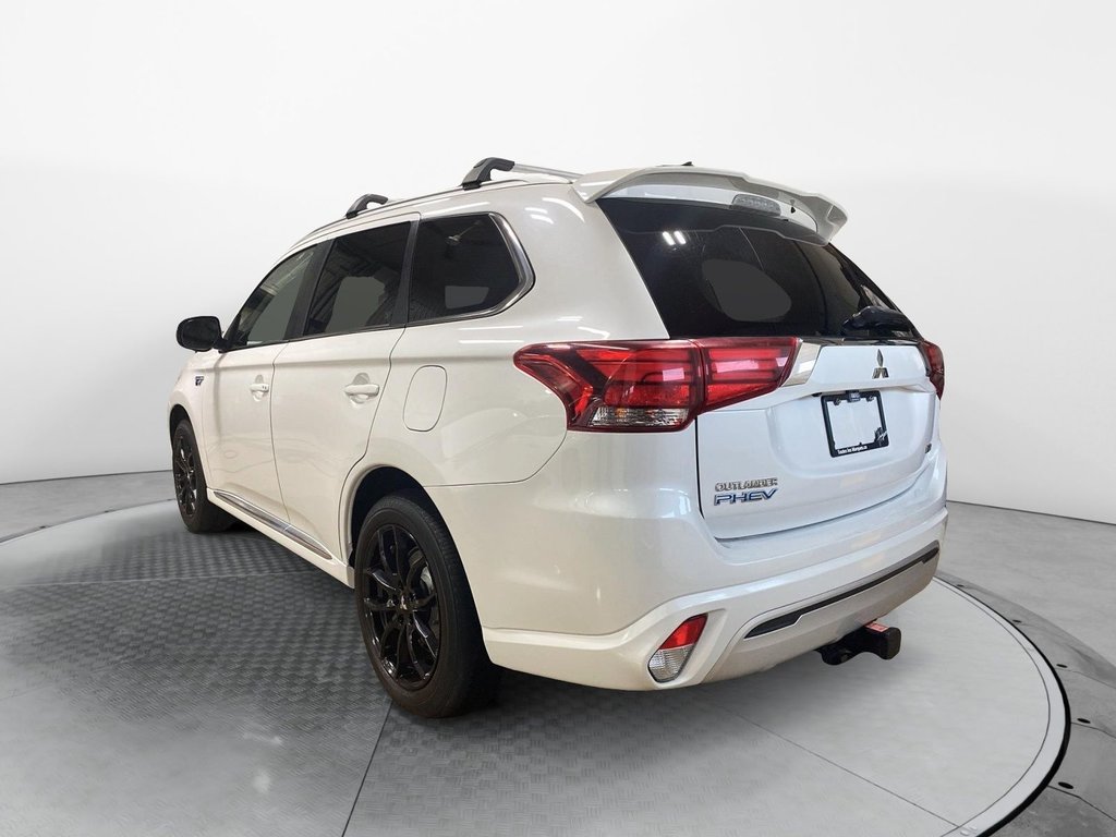 2022 Mitsubishi OUTLANDER PHEV in Chicoutimi, Quebec - 4 - w1024h768px