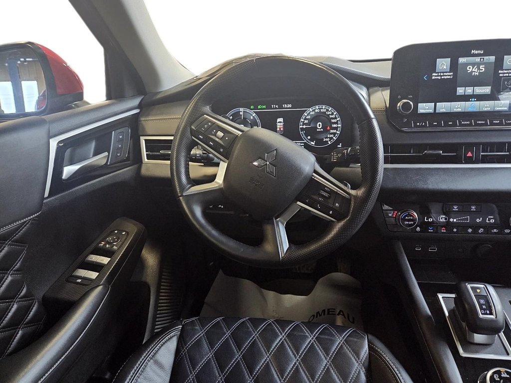 2024 Mitsubishi Outlander Plug-In Hybrid in Jonquière, Quebec - 11 - w1024h768px