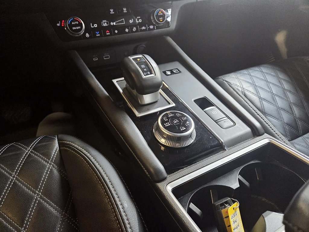 2024 Mitsubishi Outlander Plug-In Hybrid in Jonquière, Quebec - 13 - w1024h768px