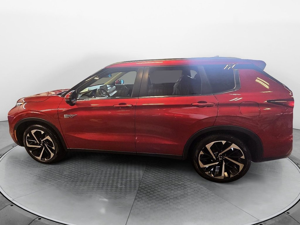 2024 Mitsubishi Outlander Plug-In Hybrid in Jonquière, Quebec - 7 - w1024h768px