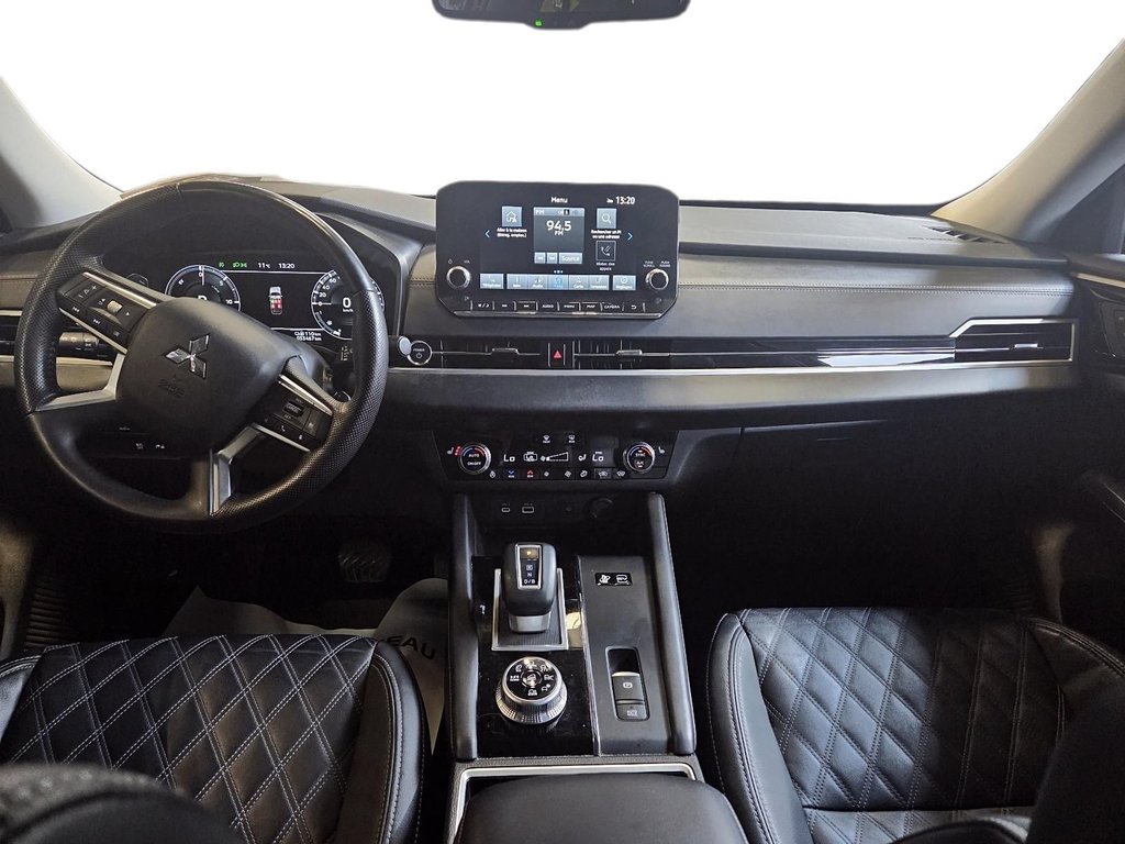 2024 Mitsubishi Outlander Plug-In Hybrid in Jonquière, Quebec - 10 - w1024h768px