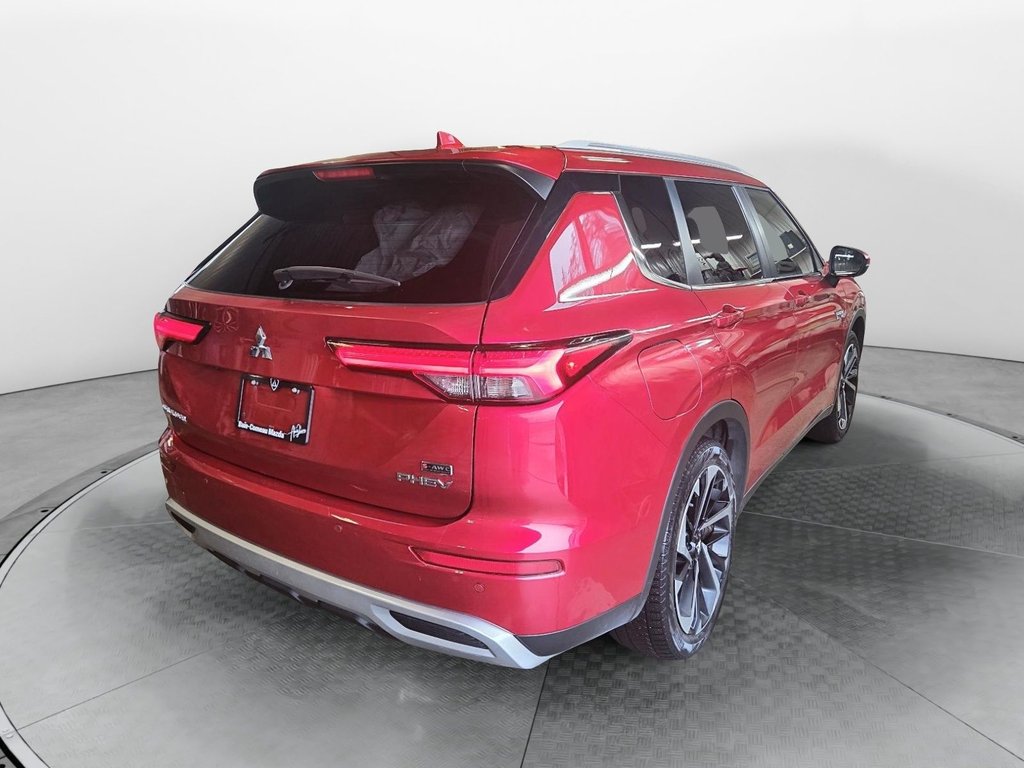 2024 Mitsubishi Outlander Plug-In Hybrid in Jonquière, Quebec - 6 - w1024h768px