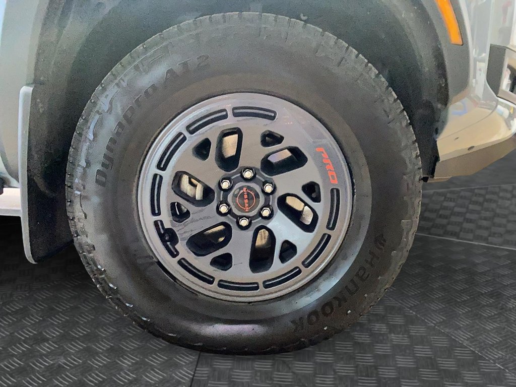 2025 Nissan Frontier PRO-4X in Chicoutimi, Quebec - 7 - w1024h768px
