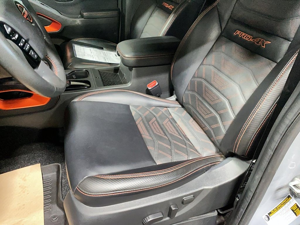 2025 Nissan Frontier PRO-4X in Chicoutimi, Quebec - 10 - w1024h768px