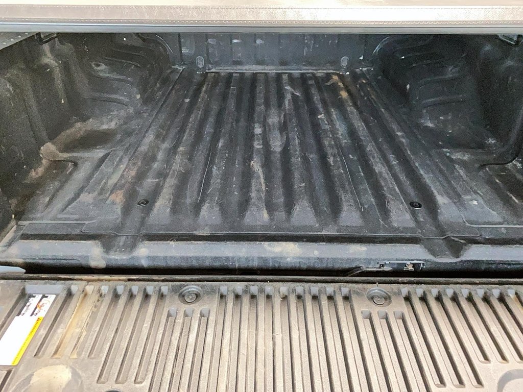 2025 Nissan Frontier PRO-4X in Chicoutimi, Quebec - 4 - w1024h768px