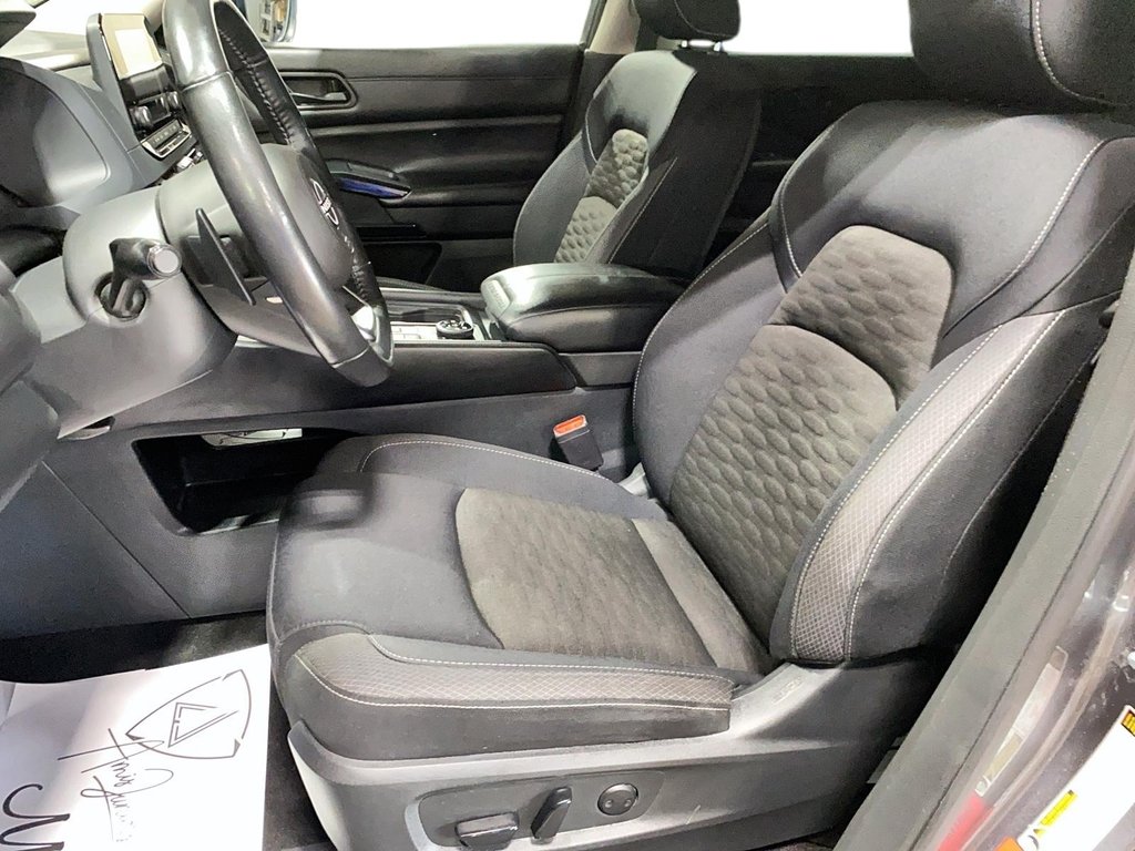 2023 Nissan Pathfinder in Sept-Îles, Quebec - 12 - w1024h768px