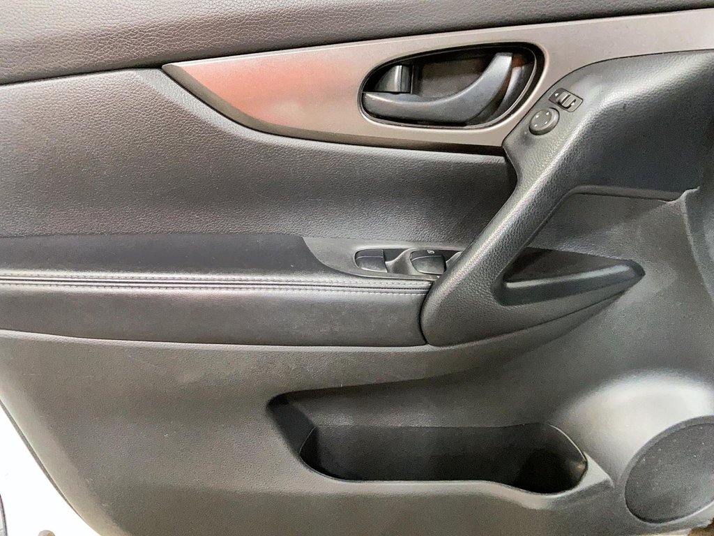 Nissan Qashqai  2021 à Jonquière, Québec - 11 - w1024h768px