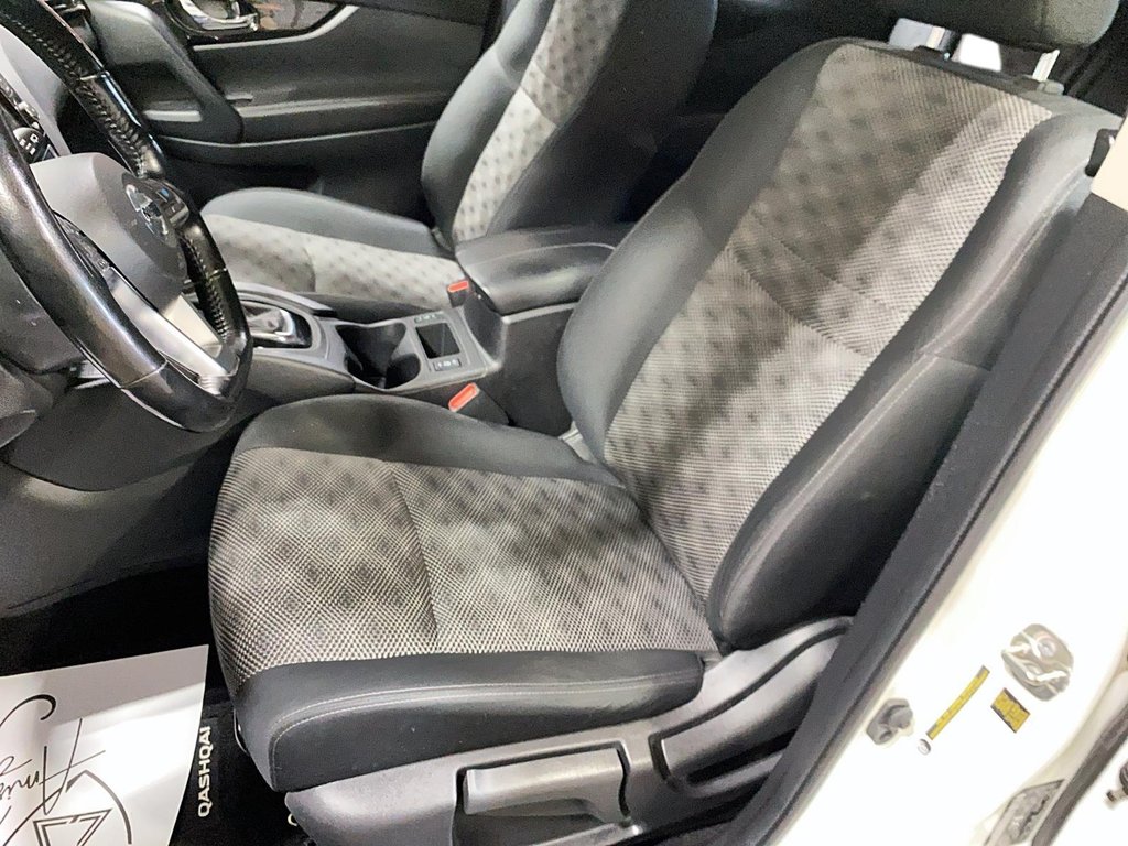 Nissan Qashqai  2022 à Jonquière, Québec - 11 - w1024h768px