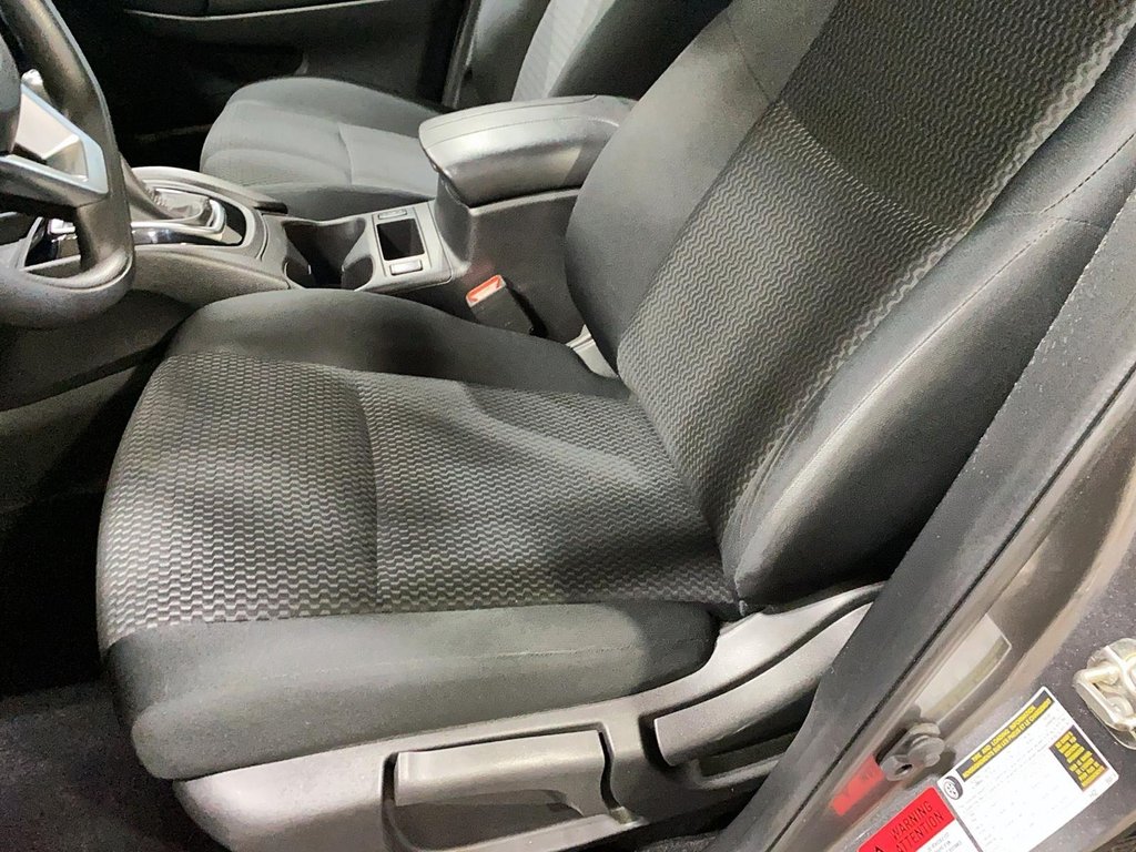 2023 Nissan Qashqai S in Chicoutimi, Quebec - 12 - w1024h768px