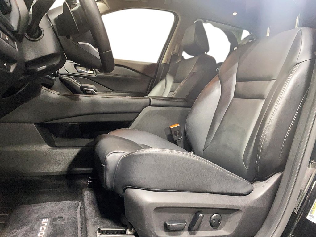 2023 Nissan Rogue in Jonquière, Quebec - 9 - w1024h768px