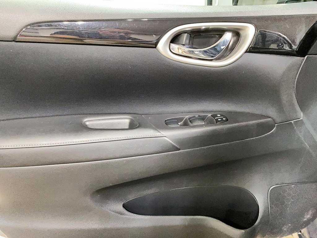 2017 Nissan Sentra in Baie-Comeau, Quebec - 12 - w1024h768px