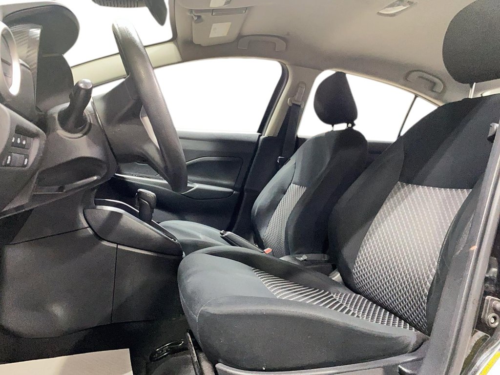 Nissan Versa  2021 à Jonquière, Québec - 9 - w1024h768px
