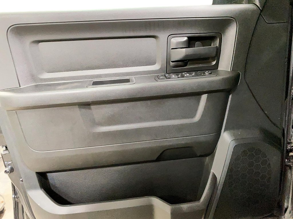 2020 Ram 1500 Classic in Sept-Îles, Quebec - 10 - w1024h768px