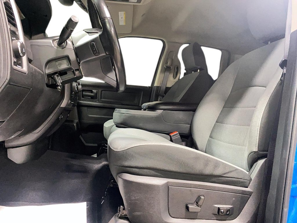 2021 Ram 1500 Classic in Baie-Comeau, Quebec - 8 - w1024h768px
