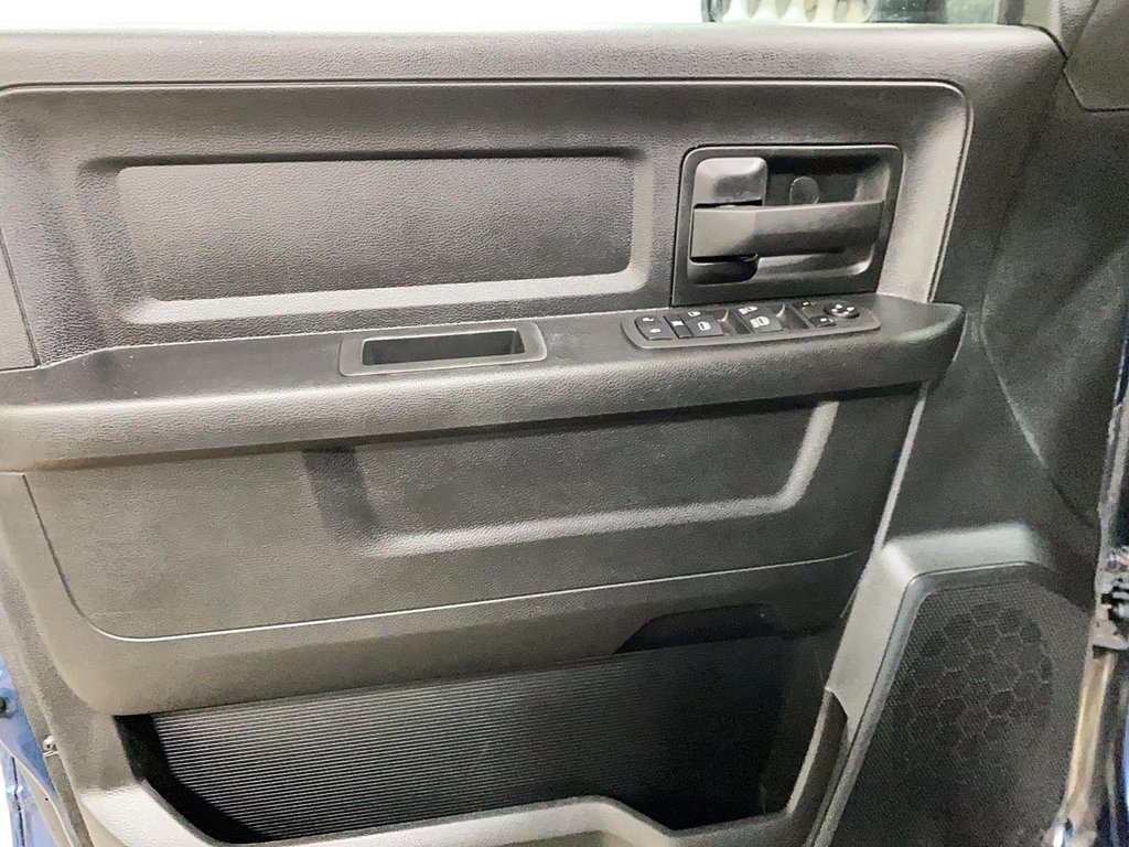 2021 Ram 1500 Classic in Sept-Îles, Quebec - 12 - w1024h768px