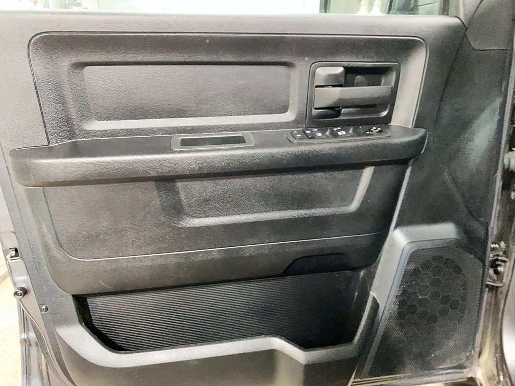 Ram 1500 Classic  2022 à Jonquière, Québec - 8 - w1024h768px