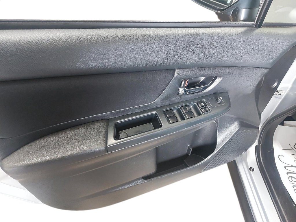 2014 Subaru XV Crosstrek 2.0i w/Sport Pkg in Chicoutimi, Quebec - 11 - w1024h768px