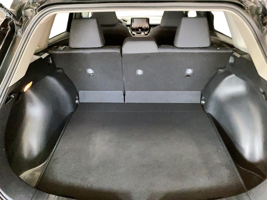 Toyota Corolla Cross  2022 à Jonquière, Québec - 6 - w1024h768px
