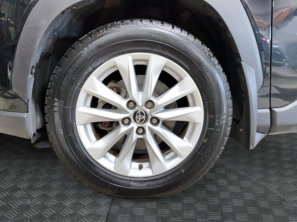 Toyota Corolla Cross  2022 à Jonquière, Québec - 7 - w1024h768px