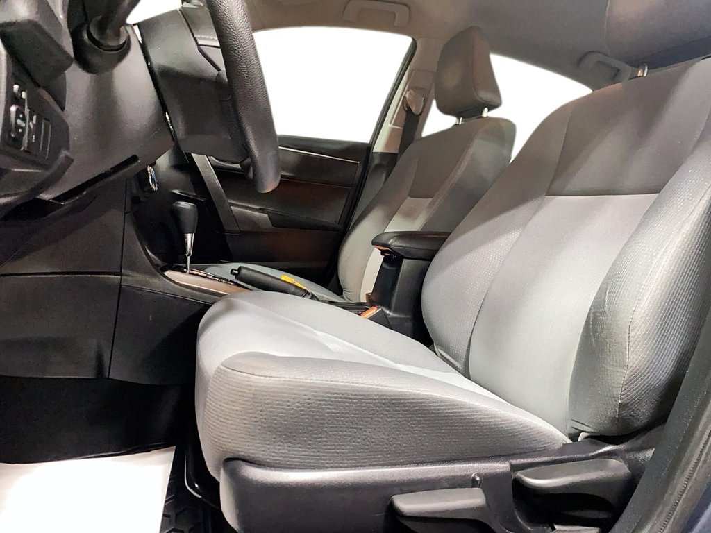 Toyota Corolla  2016 à Jonquière, Québec - 9 - w1024h768px