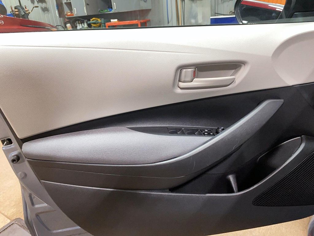 Toyota Corolla  2022 à Jonquière, Québec - 11 - w1024h768px