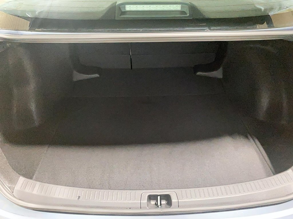 Toyota Corolla  2022 à Jonquière, Québec - 6 - w1024h768px