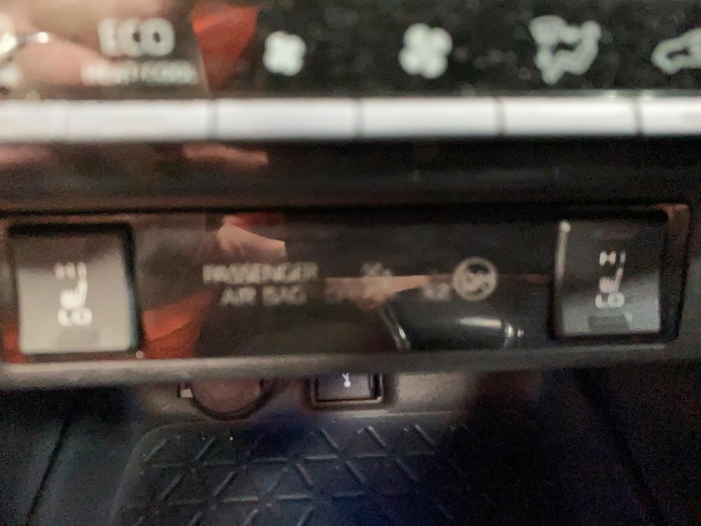 2021 Toyota RAV4 hybrid in Chicoutimi, Quebec - 17 - w1024h768px