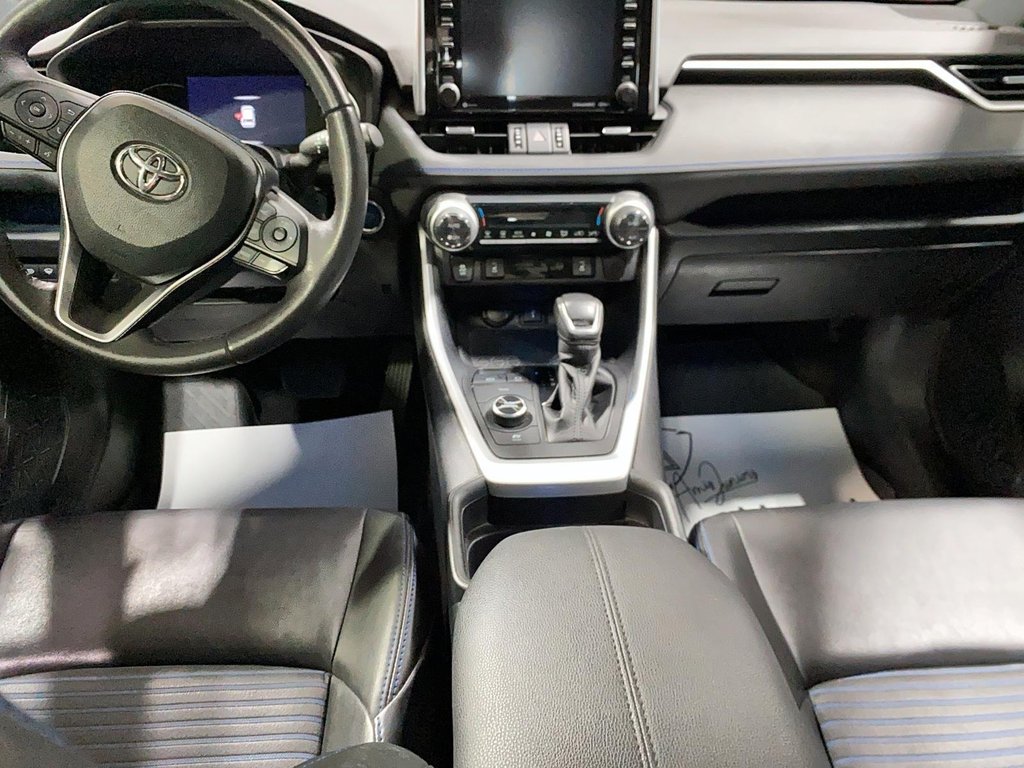 2021 Toyota RAV4 hybrid in Chicoutimi, Quebec - 9 - w1024h768px