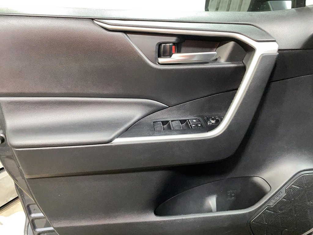 2021 Toyota RAV4 hybrid in Chicoutimi, Quebec - 10 - w1024h768px