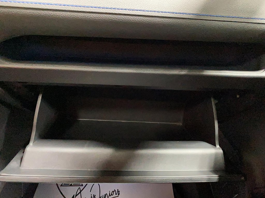 2021 Toyota RAV4 hybrid in Chicoutimi, Quebec - 15 - w1024h768px