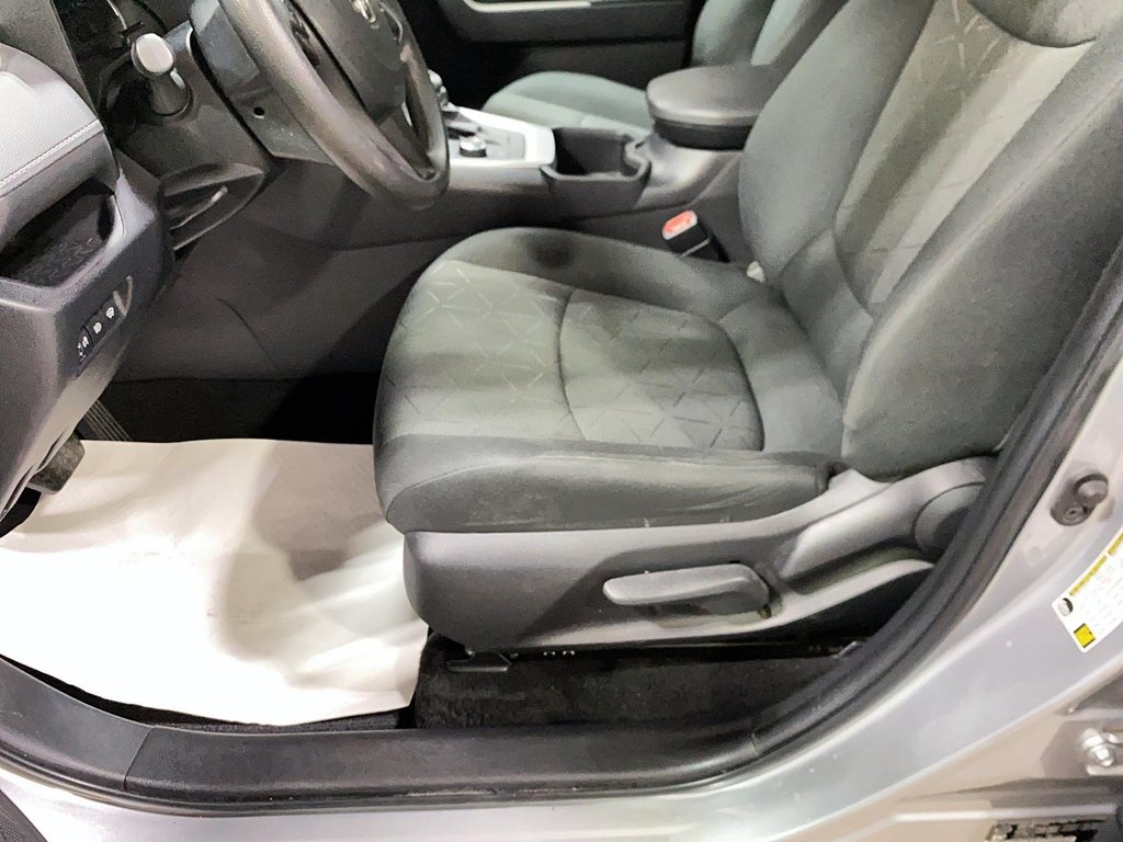 Toyota RAV4  2023 à Jonquière, Québec - 12 - w1024h768px
