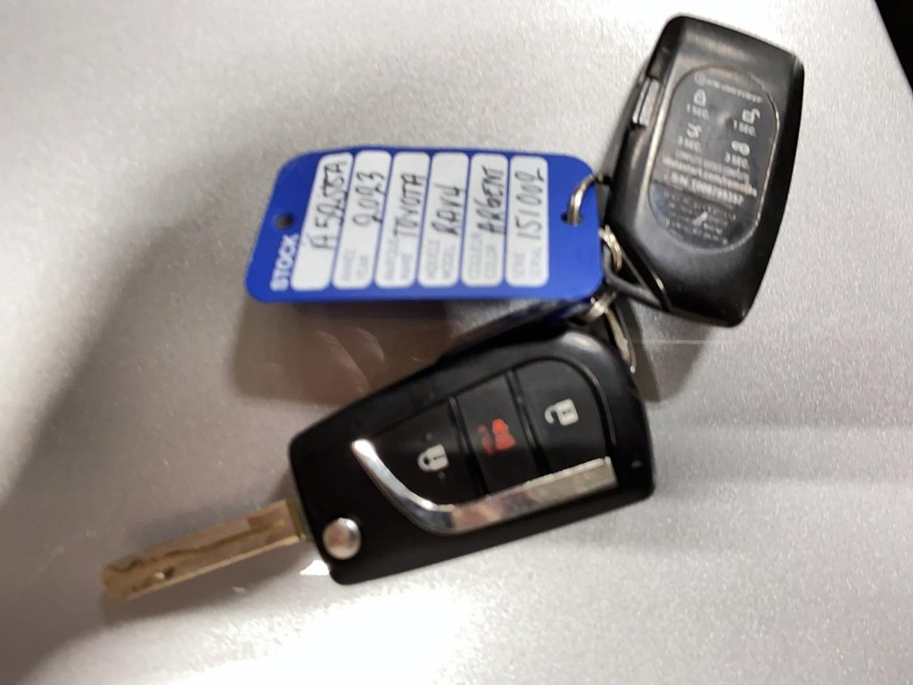 Toyota RAV4  2023 à Jonquière, Québec - 20 - w1024h768px