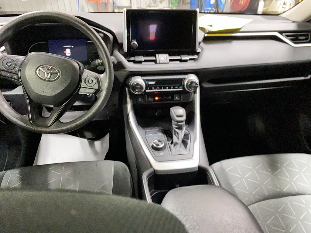 Toyota RAV4  2023 à Jonquière, Québec - 8 - w1024h768px