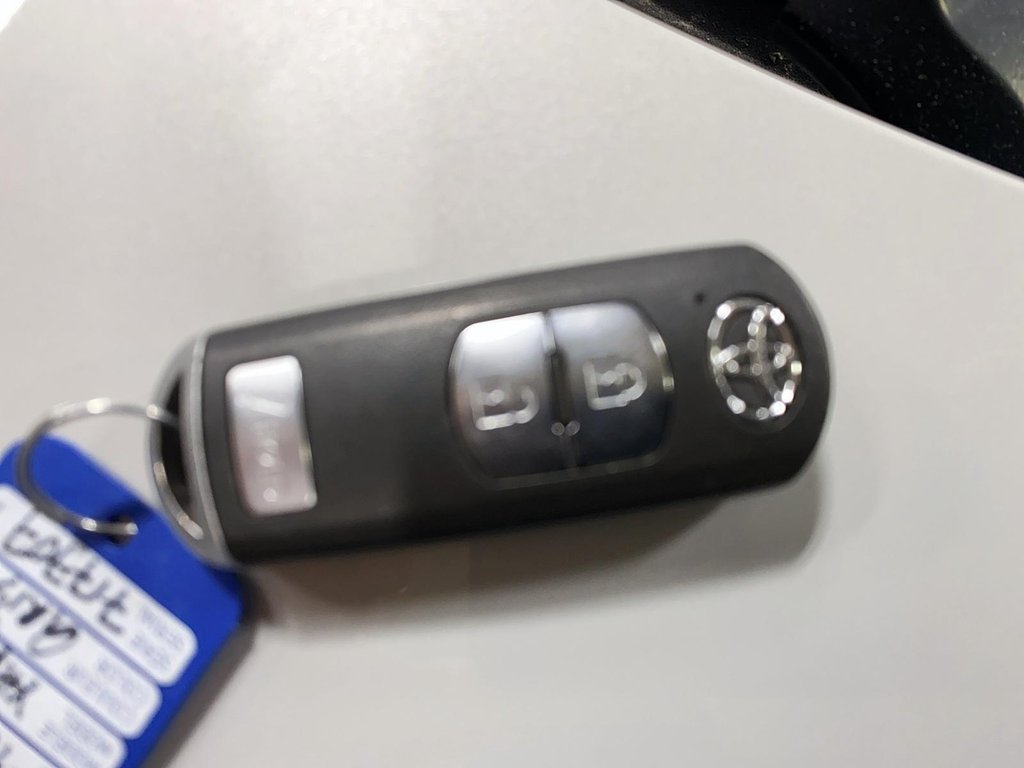 Toyota Yaris Hatchback  2020 à Jonquière, Québec - 25 - w1024h768px