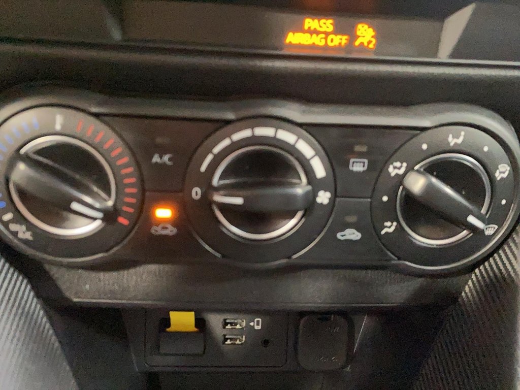 Toyota Yaris Hatchback  2020 à Jonquière, Québec - 17 - w1024h768px