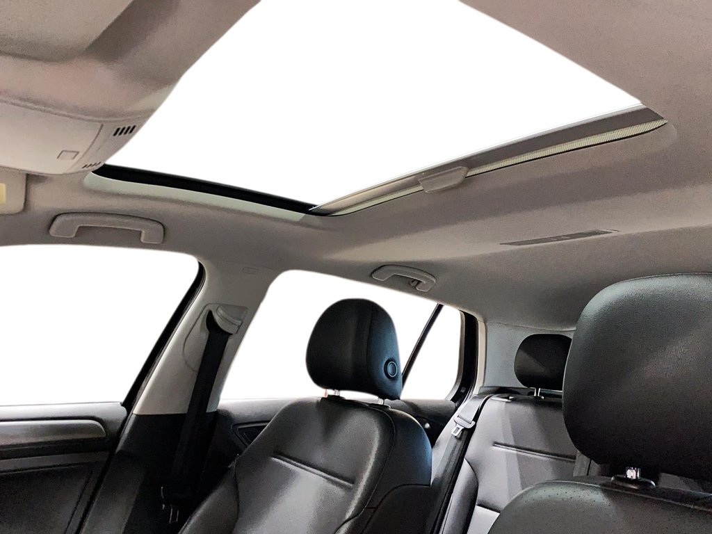 2018 Volkswagen Golf TSI in Jonquière, Quebec - 13 - w1024h768px