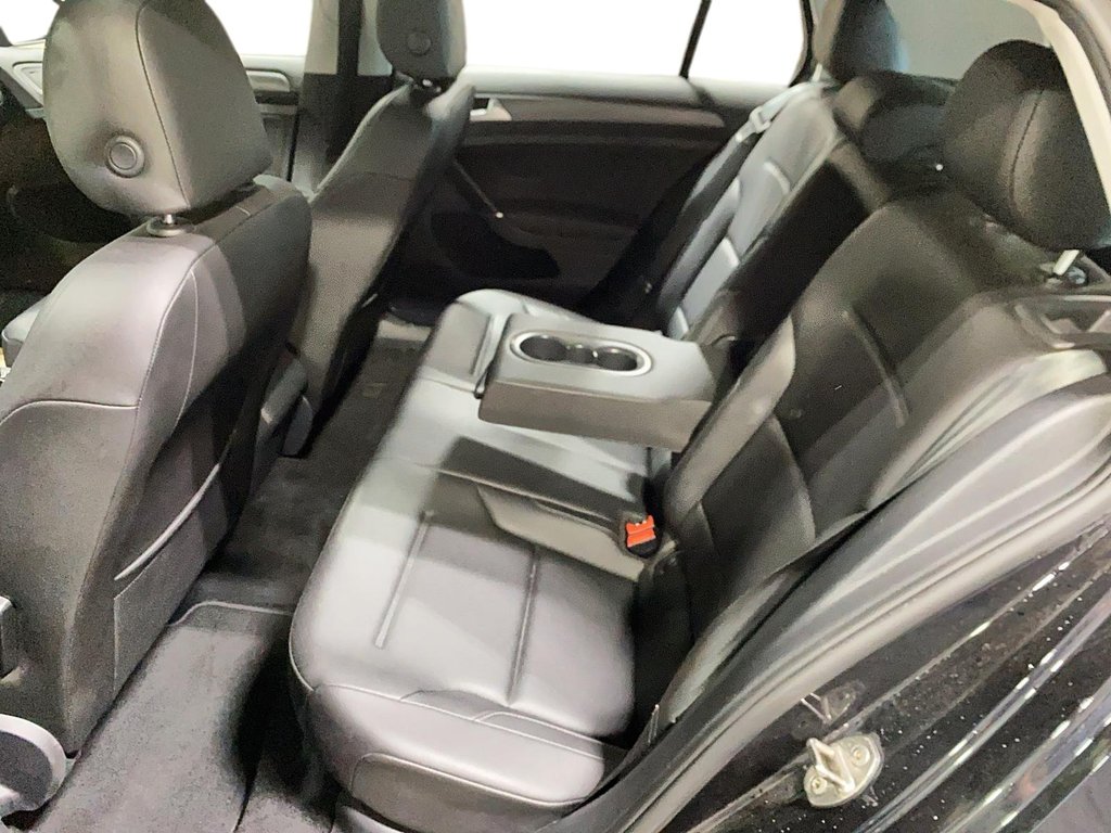 2018 Volkswagen Golf TSI in Jonquière, Quebec - 11 - w1024h768px