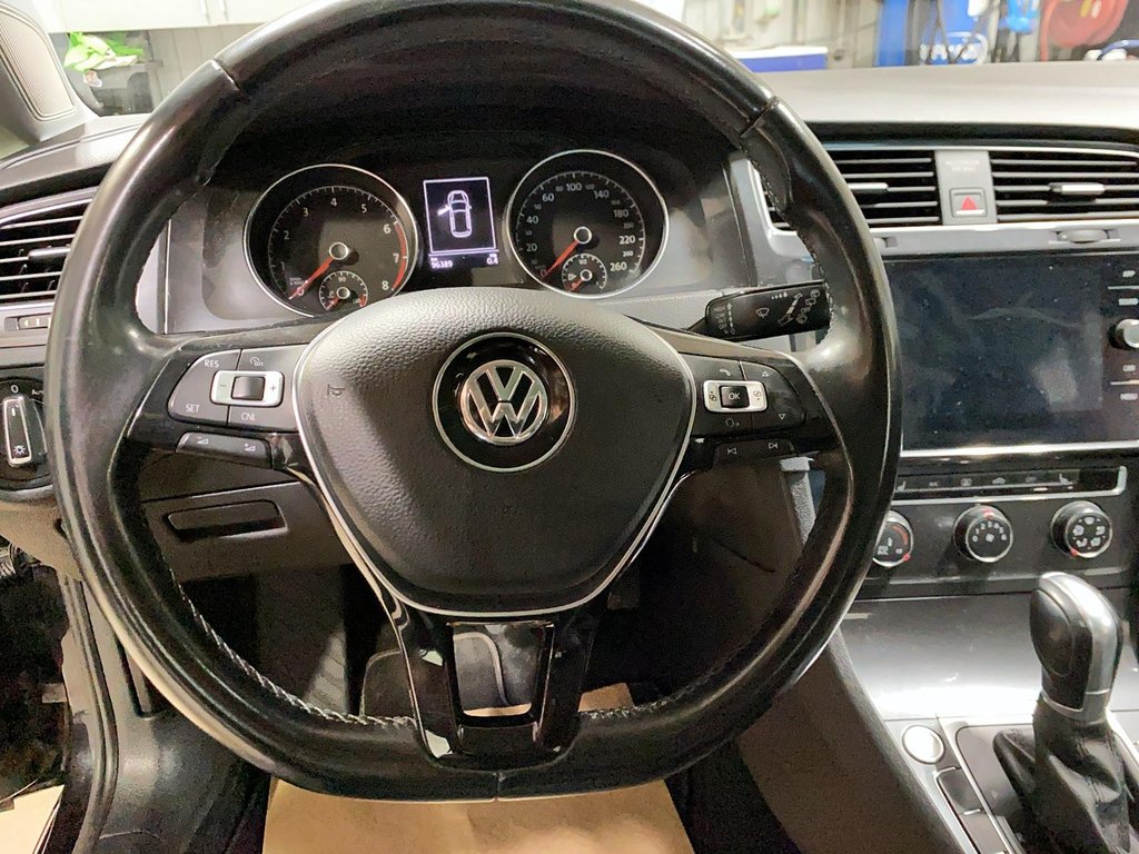 2018 Volkswagen Golf TSI in Jonquière, Quebec - 15 - w1024h768px