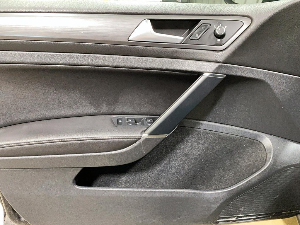 2018 Volkswagen Golf TSI in Jonquière, Quebec - 12 - w1024h768px