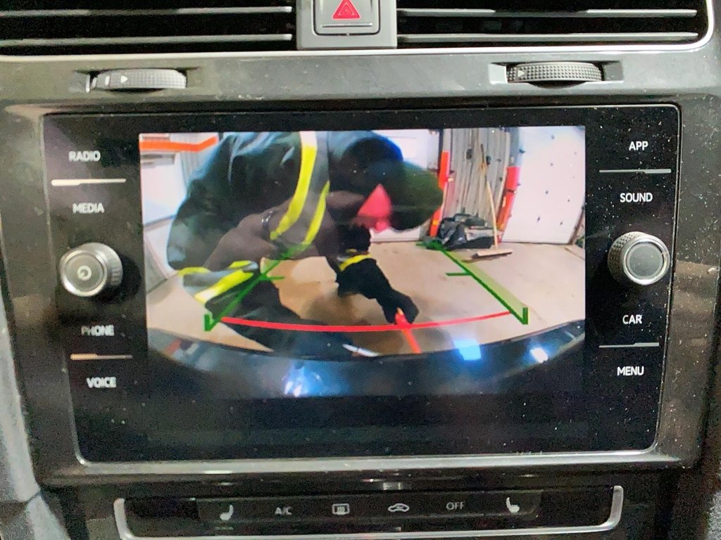 2018 Volkswagen Golf TSI in Jonquière, Quebec - 18 - w1024h768px