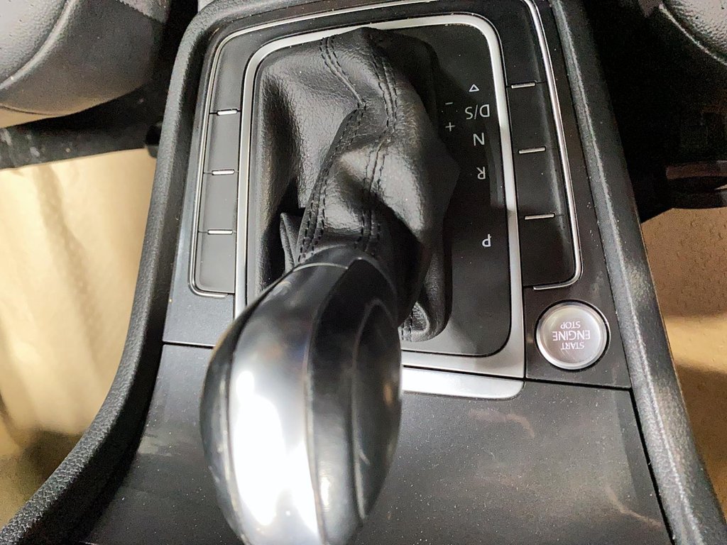 2018 Volkswagen Golf TSI in Jonquière, Quebec - 16 - w1024h768px