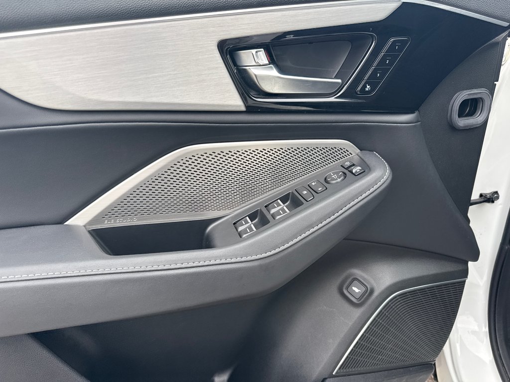 2024 Acura MDX Tech in Thunder Bay, Ontario - 13 - w1024h768px