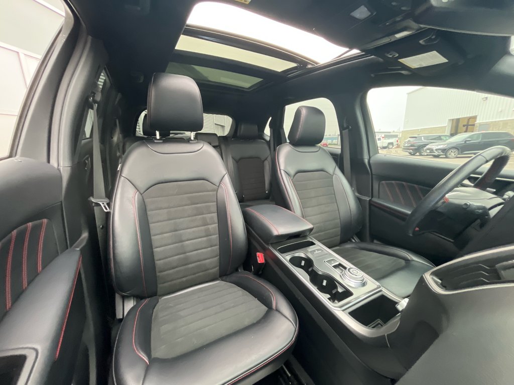 2022 Ford Edge ST sport in Thunder Bay, Ontario - 12 - w1024h768px