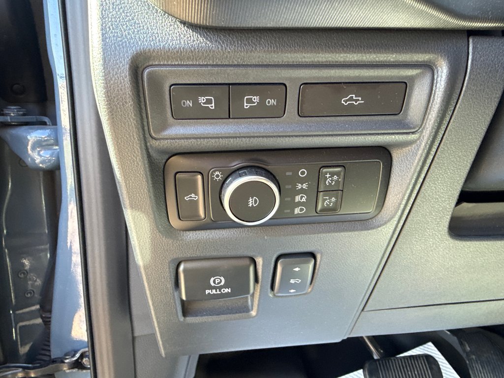 2023 Ford F-150 Platinum in Thunder Bay, Ontario - 16 - w1024h768px