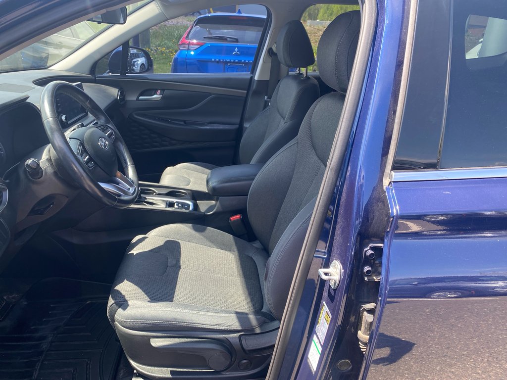 2019 Hyundai Santa Fe Essential in Thunder Bay, Ontario - 11 - w1024h768px