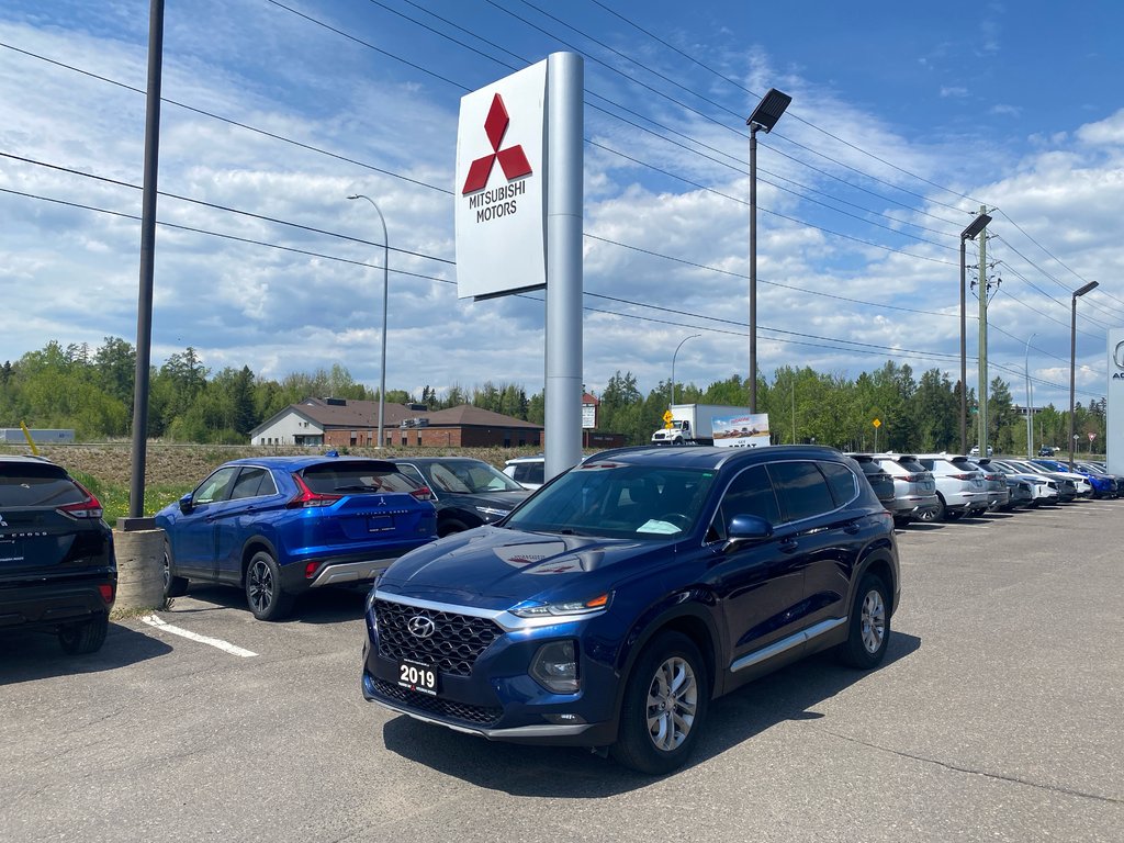 2019 Hyundai Santa Fe Essential in Thunder Bay, Ontario - 1 - w1024h768px