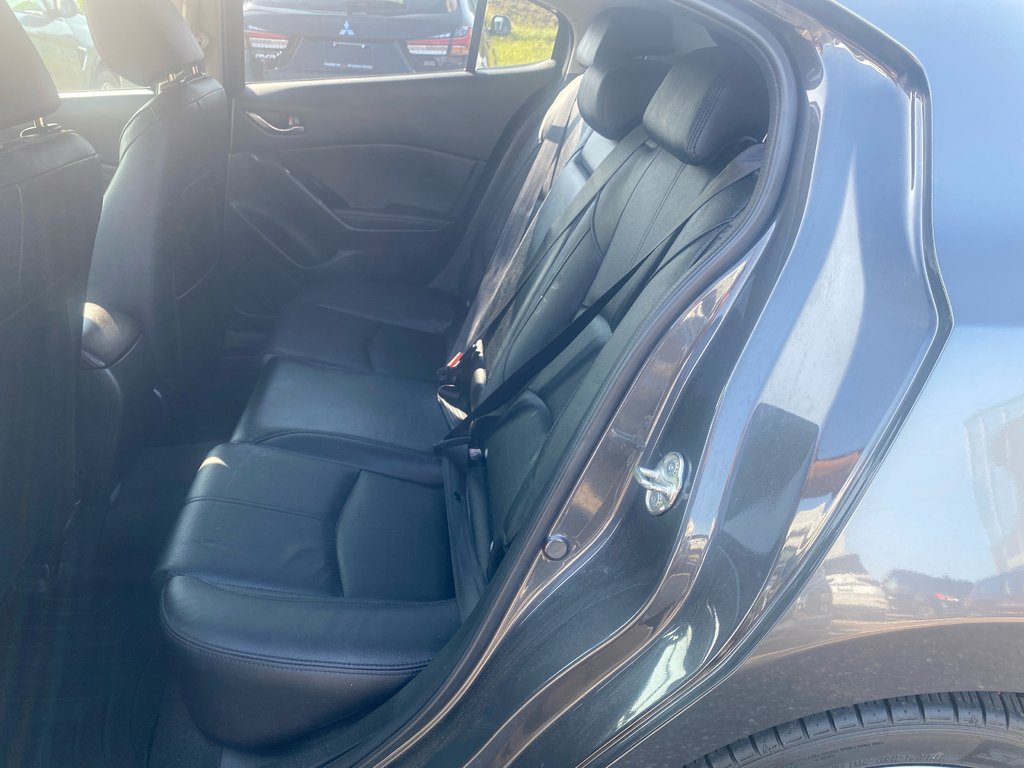 2018 Mazda Mazda3 Sport GT in Thunder Bay, Ontario - 8 - w1024h768px