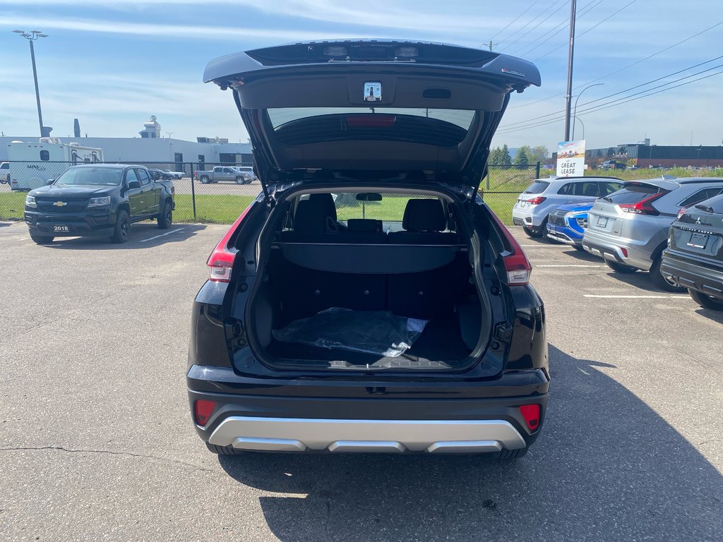 2023 Mitsubishi Eclipse Cross SE in Thunder Bay, Ontario - 11 - w1024h768px