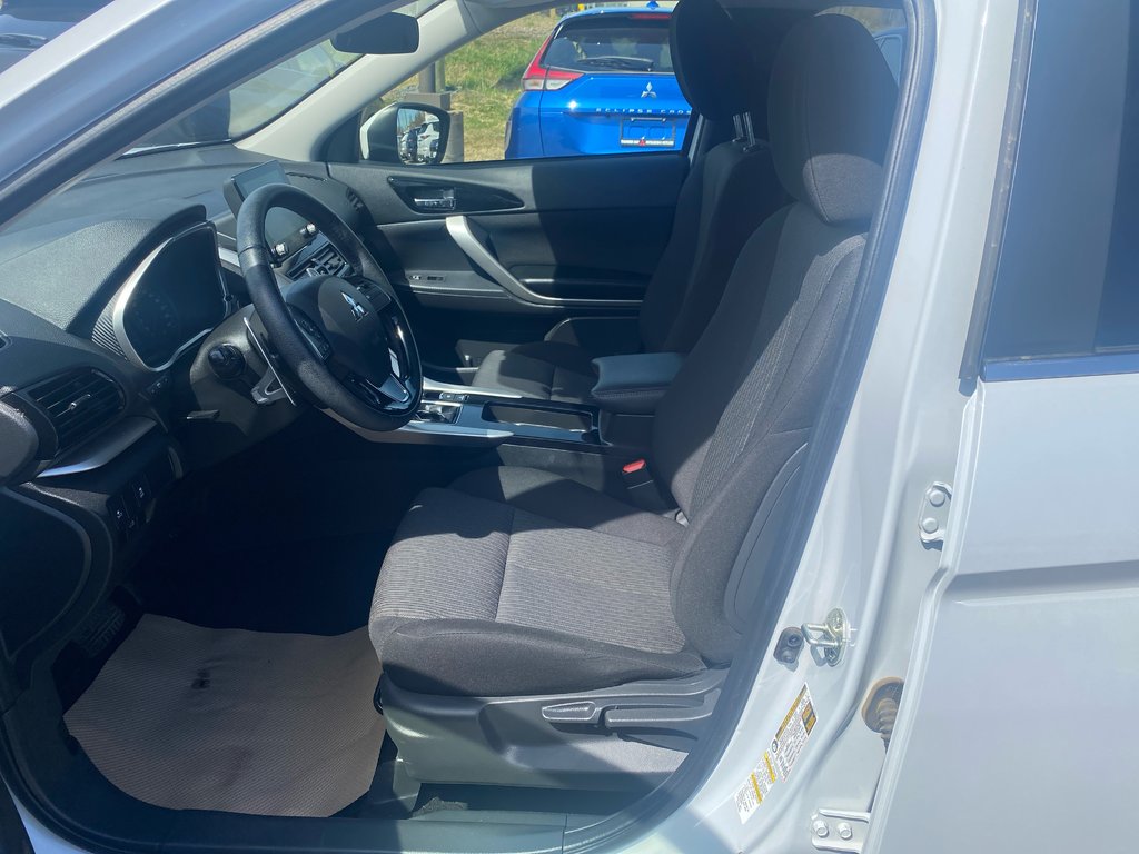 2024 Mitsubishi Eclipse Cross SE in Thunder Bay, Ontario - 9 - w1024h768px